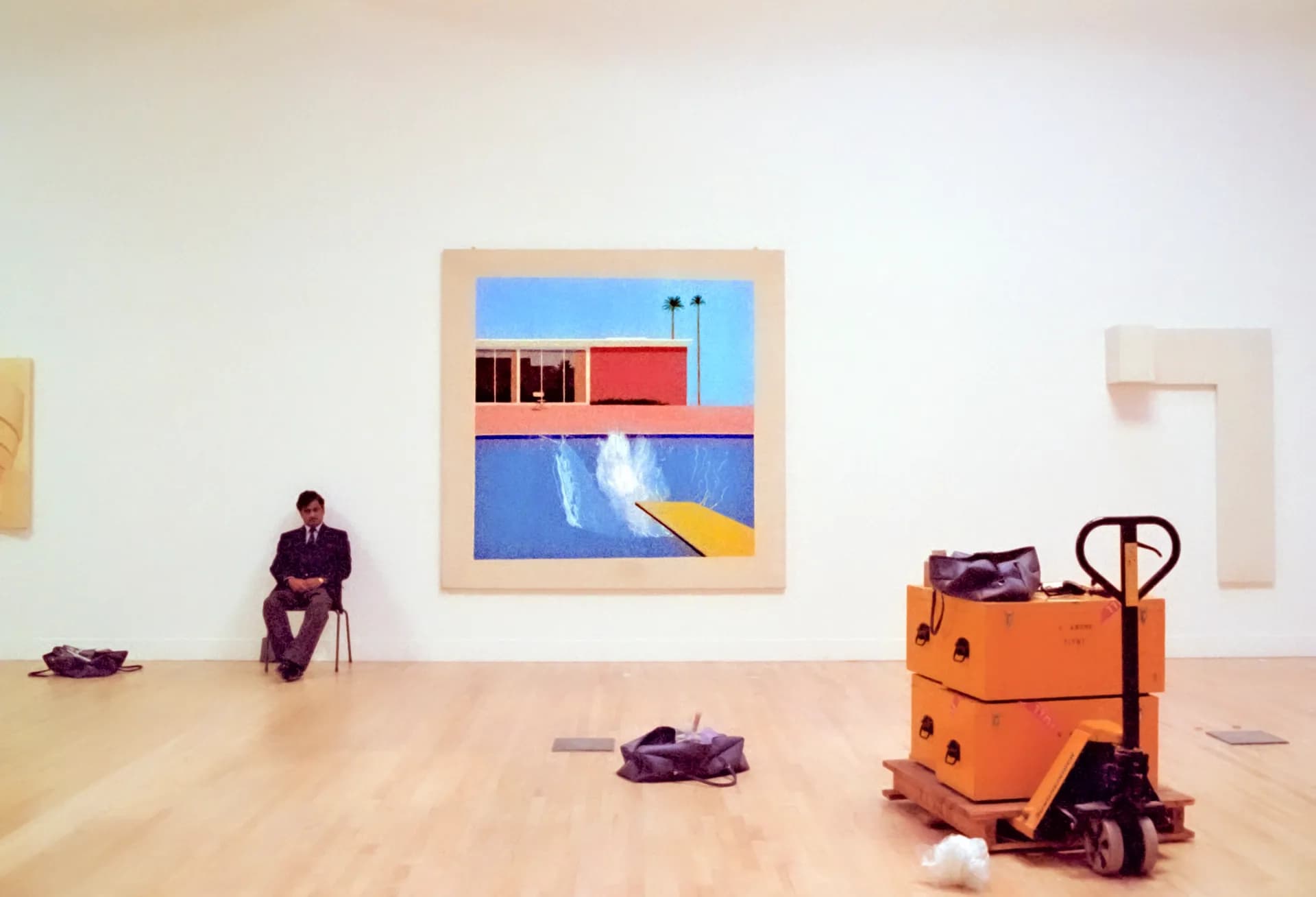 La peinture abîmée.