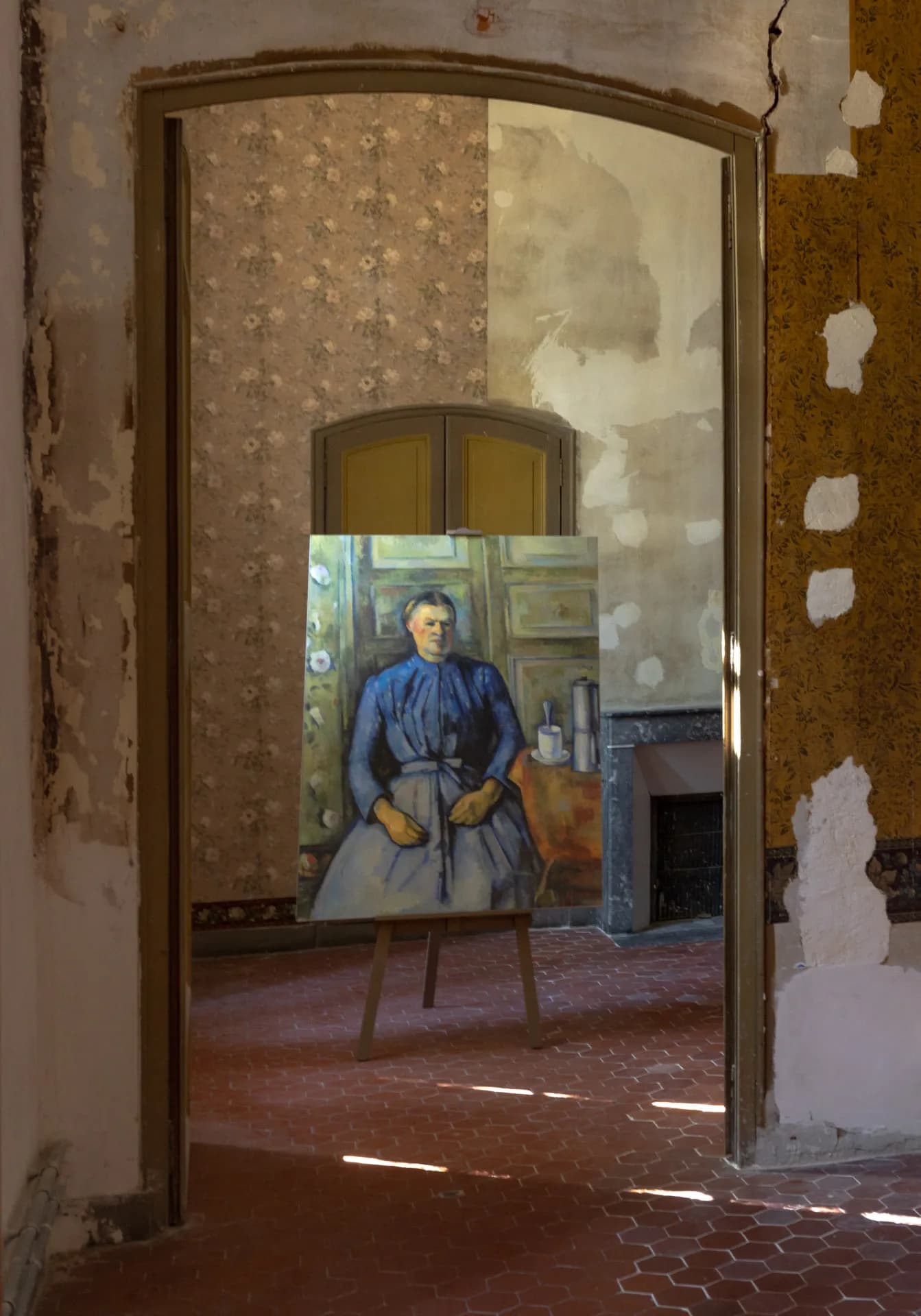 La peinture abîmée.